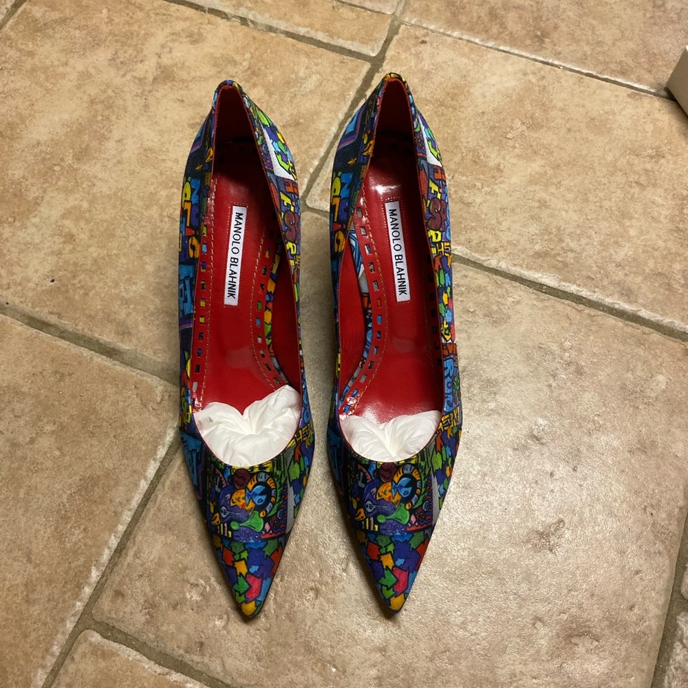 BRAND NEW Manolo Blahnik Pumps